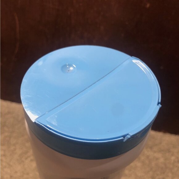 Glade Carpet & Room Refresher CLEAN LINEN Blue, Eliminates Deep Down Odors, 32oz - Picture 3 of 6